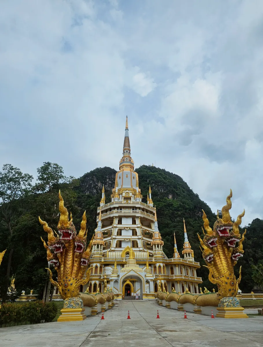วัดถ้ำเสือหน้าวัด