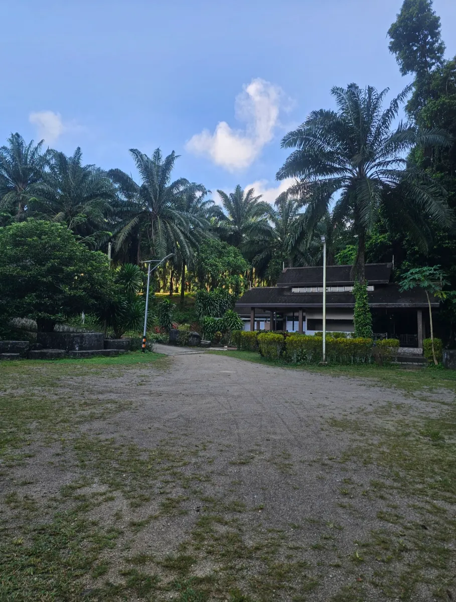 ลานจอดรถ Klang Cave