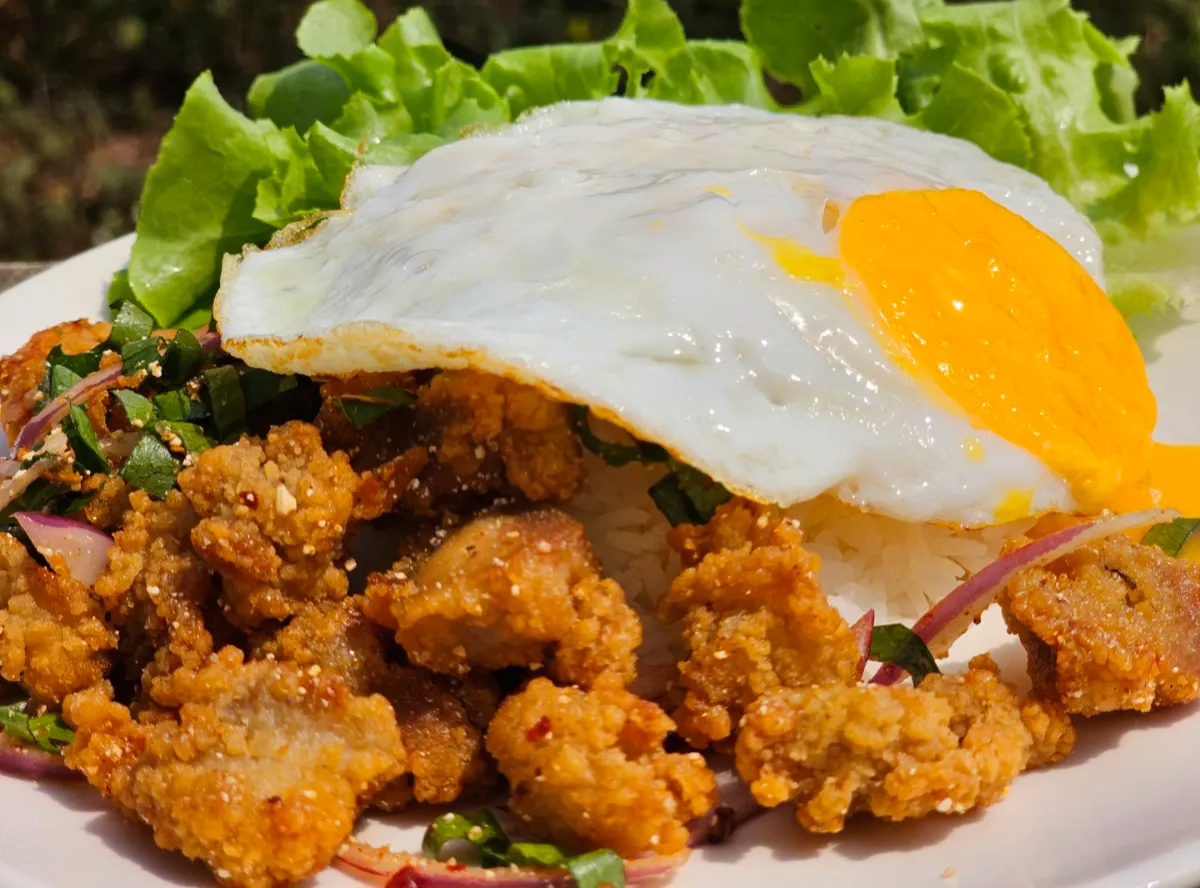 ครัวอร่อยร้อยล้านข้าวยำไก่แซ่บ